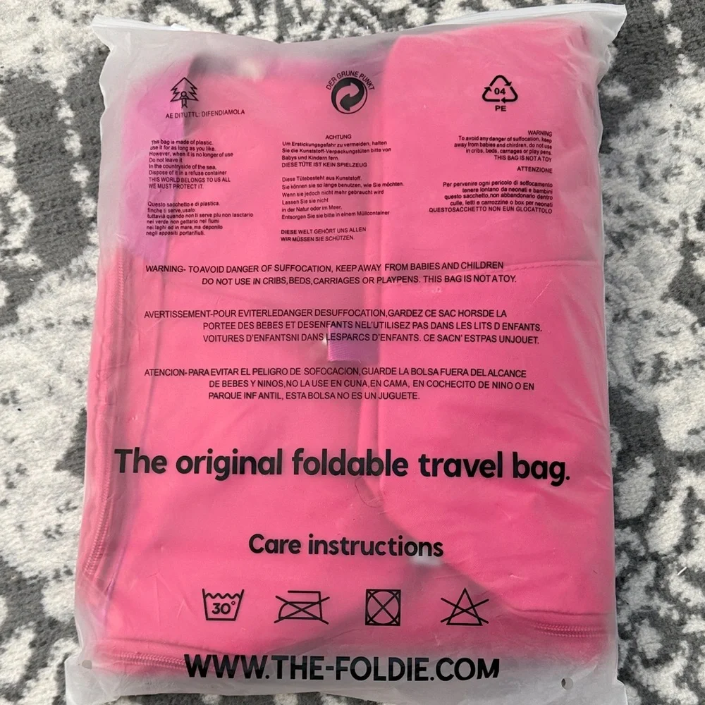 Foldie Pink Garment Bag - Picture 2 of 2